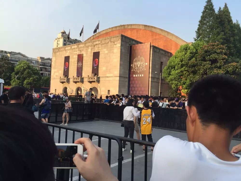 谁能给我一份15年科比中国行的时间安排表?