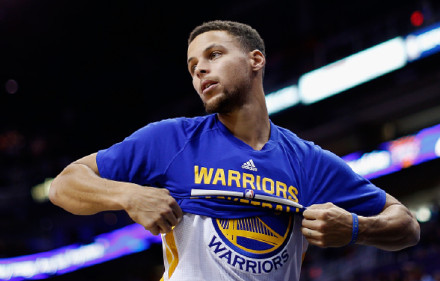 在来一波库里的赛场照片,帅气到不行!