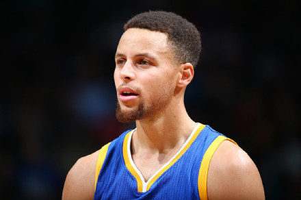 在来一波库里的赛场照片,帅气到不行!