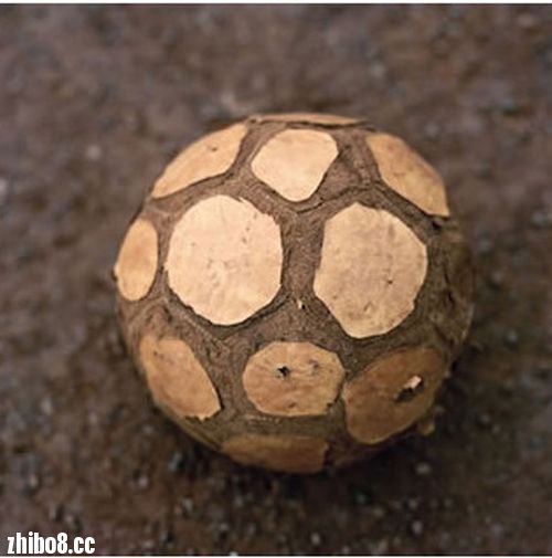 非洲小孩的踢球装备