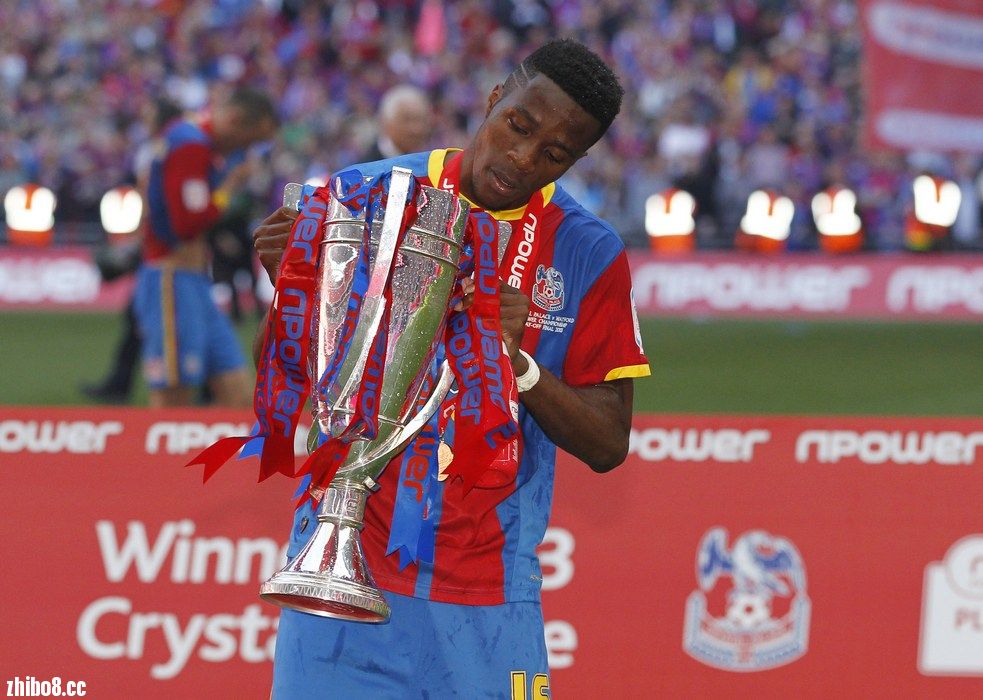 英格兰冠军联赛升级附加赛决赛还有奖杯拿?