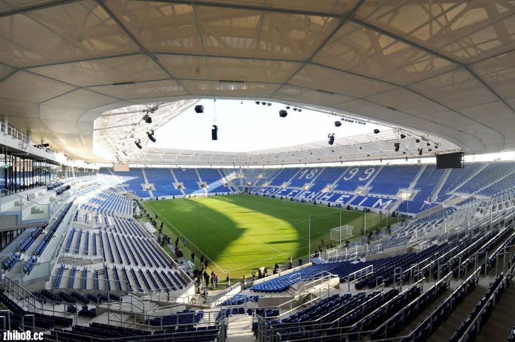 专业足球场 与 业余足球场 的区别 -- 附高清图片