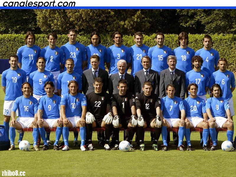 意大利今晚亮相,祭出10年前,最帅的02届意大利队,为意大利造势