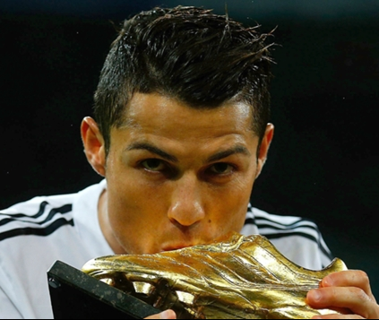 齐达内:诺伊尔是现象级的,但是c罗是外星人