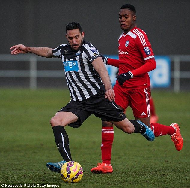 258b576100000578-2948042-jonas_gutierrez_winds_up_a_strike