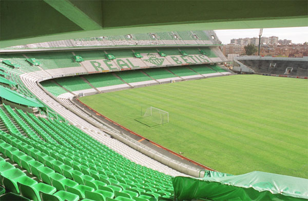 比赛地点:洛佩拉 球场