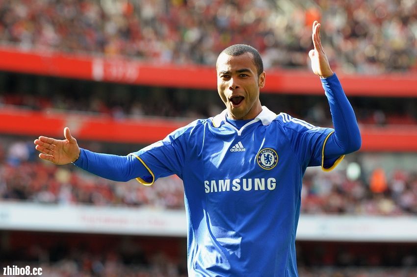 切尔西(10年最佳)    中后卫:马塞尔•德塞利(marcel desailly)