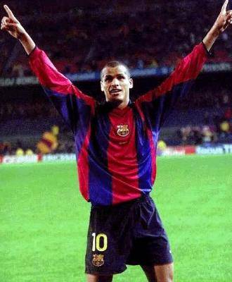 巴萨的国王   中场:里瓦尔多(替补菲戈)     评价:那个